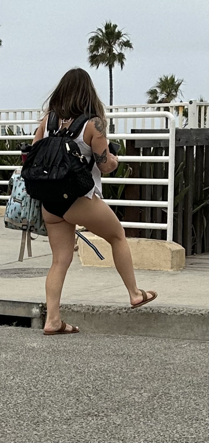 More fine asses out and about