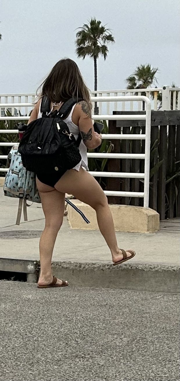 More fine asses out and about