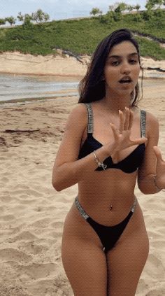 I wanna fuck her ass on the beach and cum on it