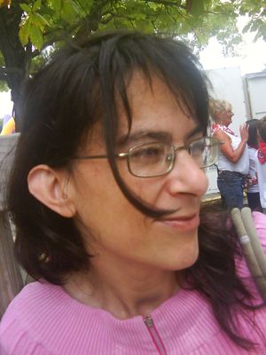 Petite femelle portugaise bien coquine