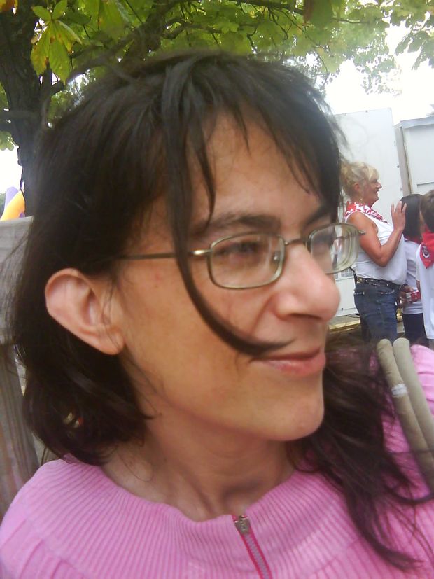 Petite femelle portugaise bien coquine