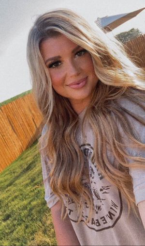 The lips and eyes I'm yours