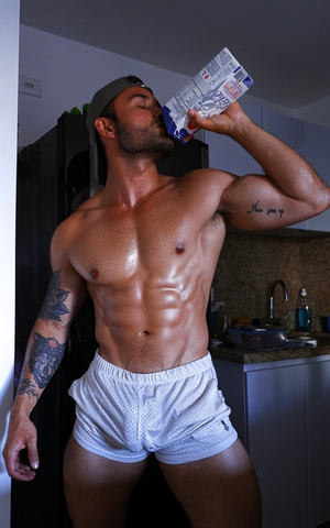 I wanna drink his milk