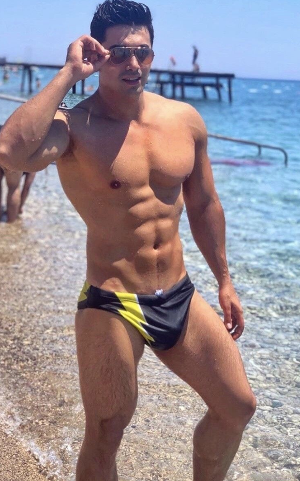 Bet there's a juicy dick in there