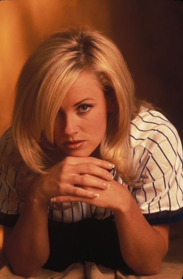 Jenny is the fun blonde.