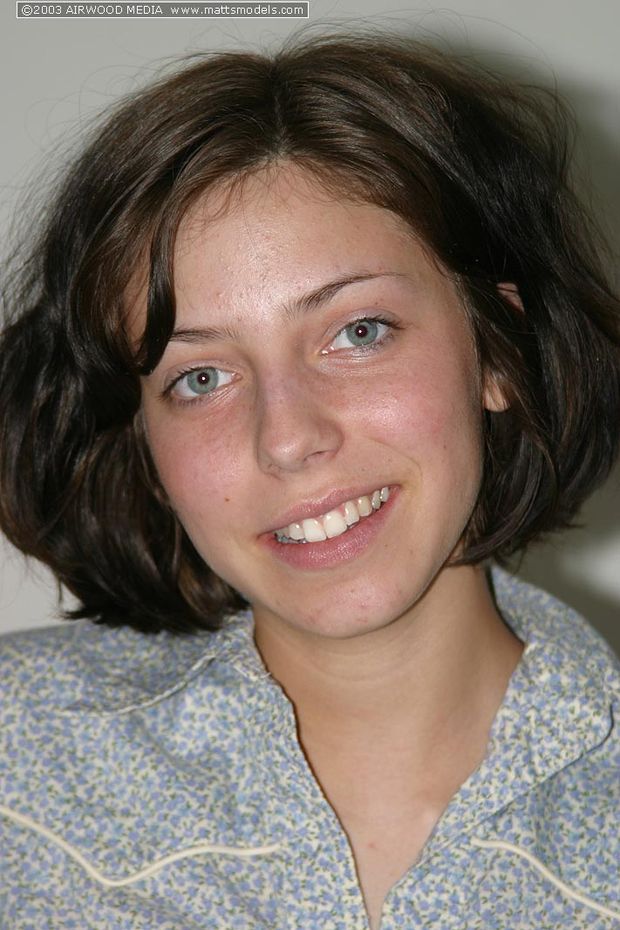 Brunette Amateur Nico.