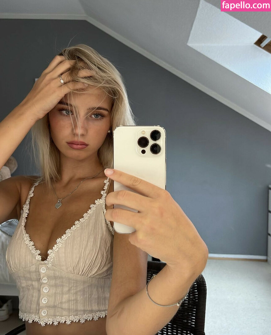 elena zoe