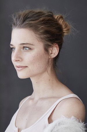 Sexy actress Svenja Jung's lips would look better wrapped around this dick