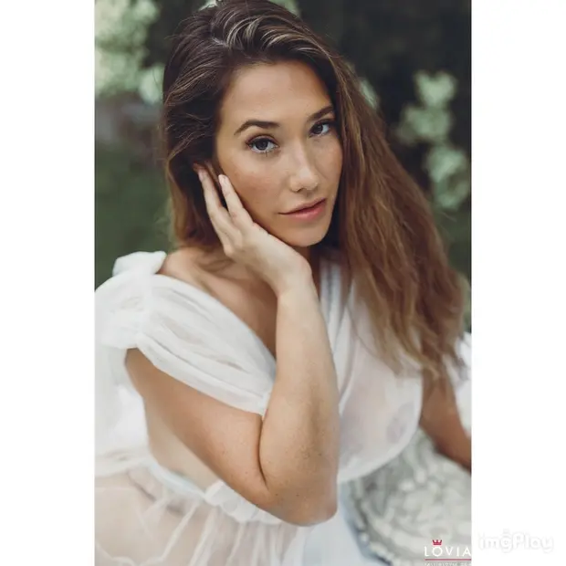 EVA LOVIA