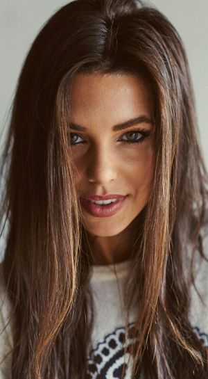 see, brunettes can be sexy too