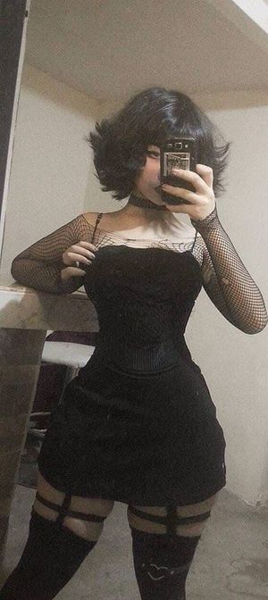 theaetoile / ludovxcx - Hot Goth Babe