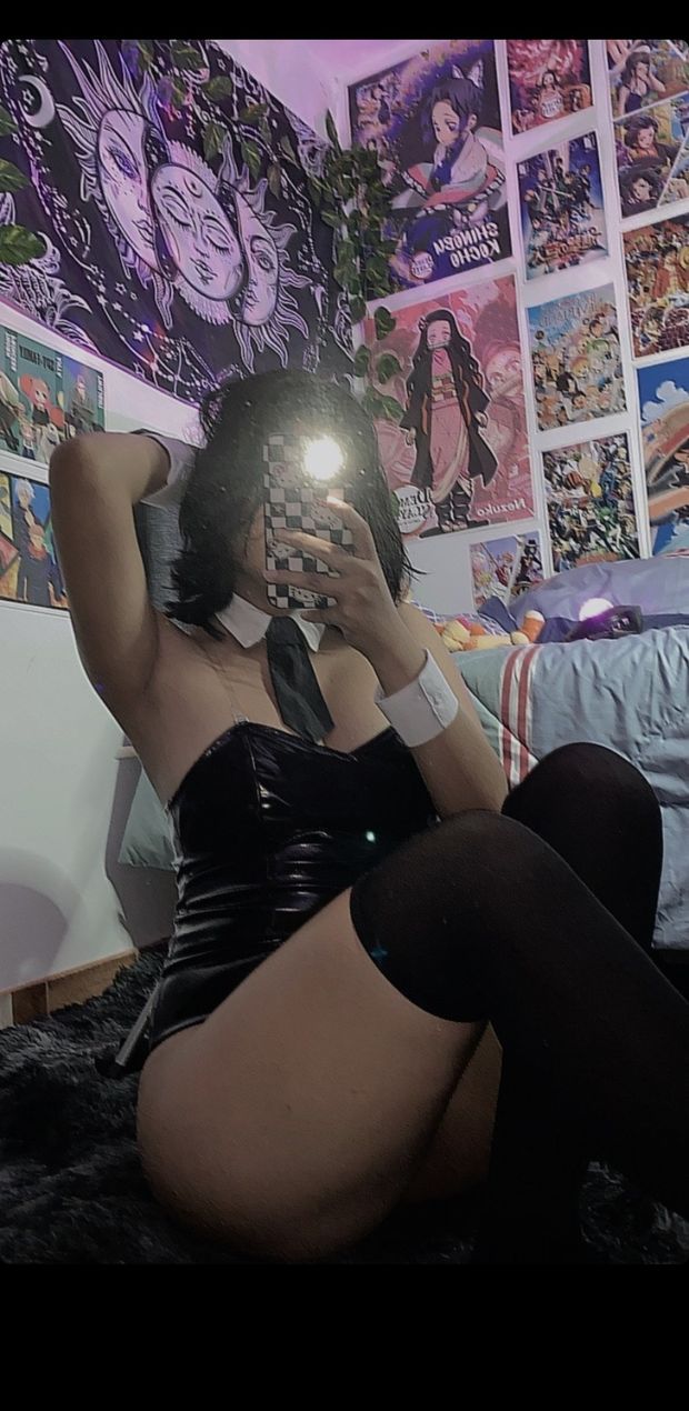 hot cosplayer ( @gabciruela14 )