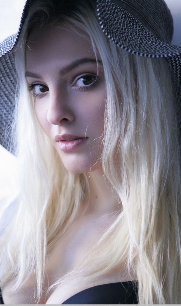 Kira W