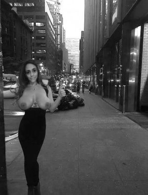 Showing off on the avenue bw