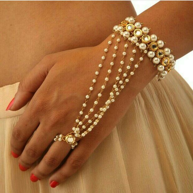 Hand harness to complement pearl thong