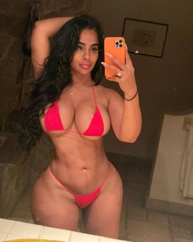 Ridiculous Curves Face Titties