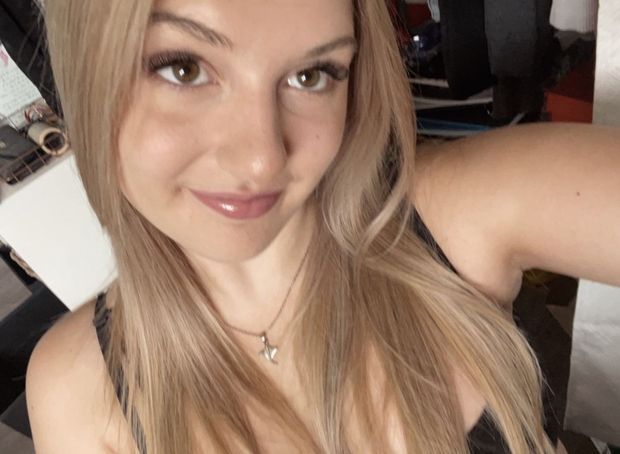 Keyra beautiful face selfie