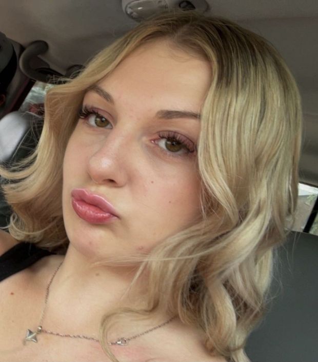 Pouty Keyra face selfie