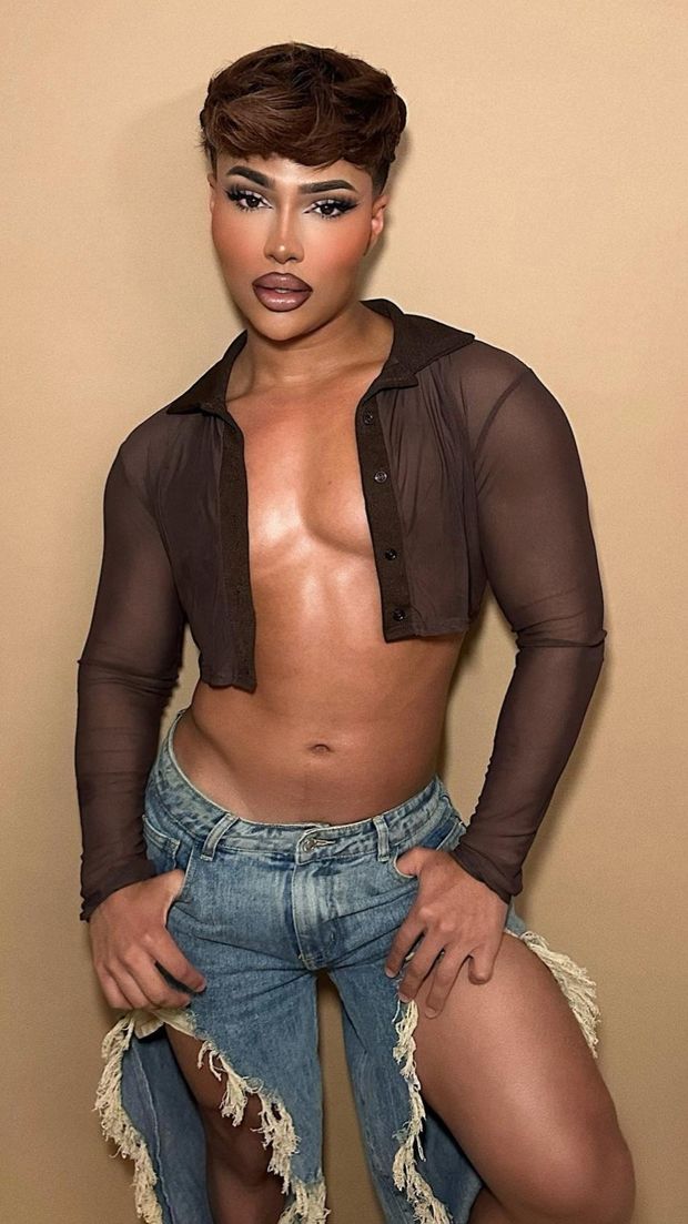 LICK THIS FEM TWINK THE FUCK UP