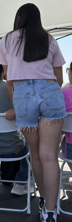 More fine asses out and about