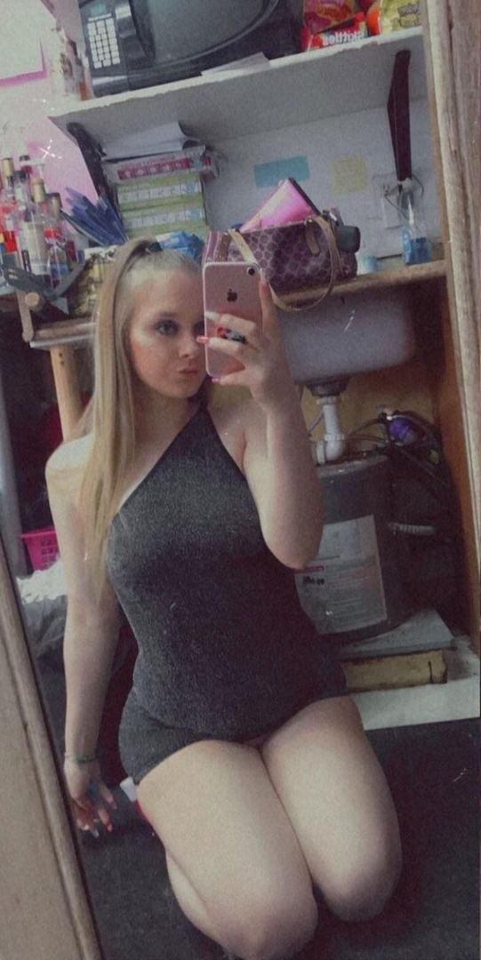 MILF Bri posing