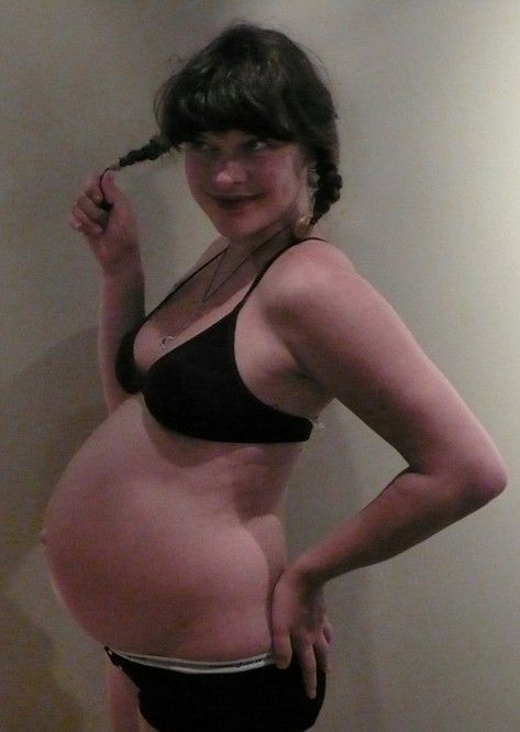Milla Jovovich pregnant