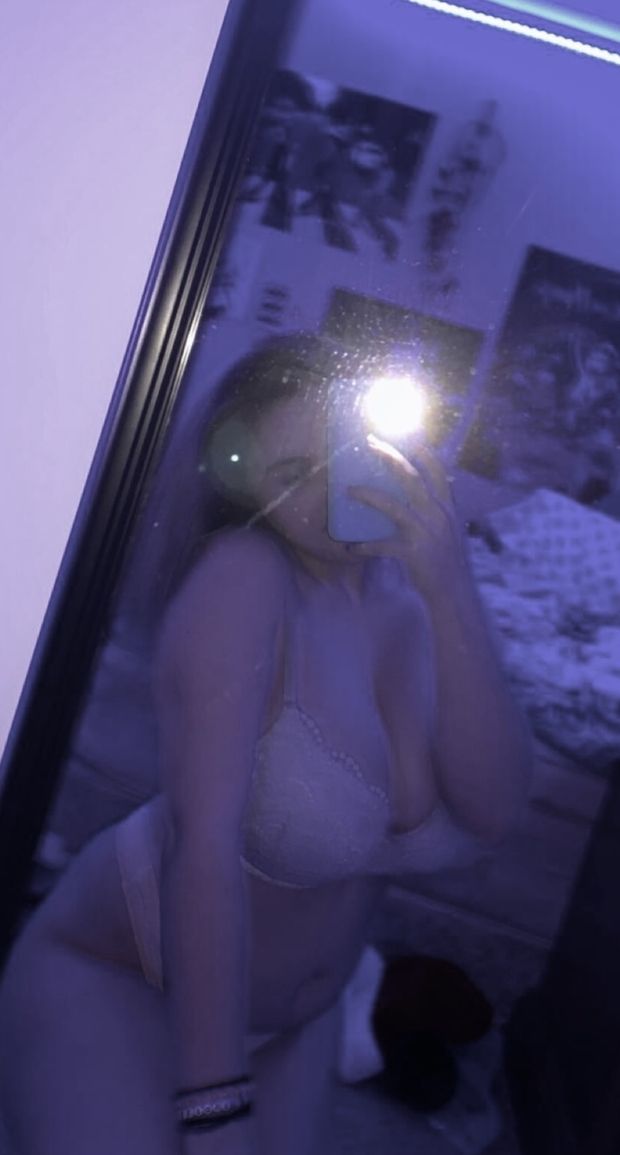 teenage selfie