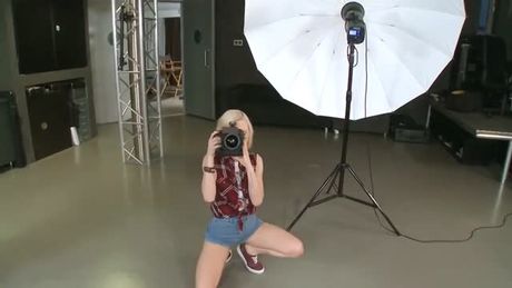 Photographer Zazie Skymm fucks her client