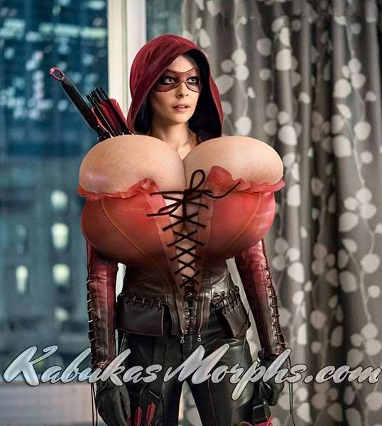 Thea Queen outfit getting tight in the arrow