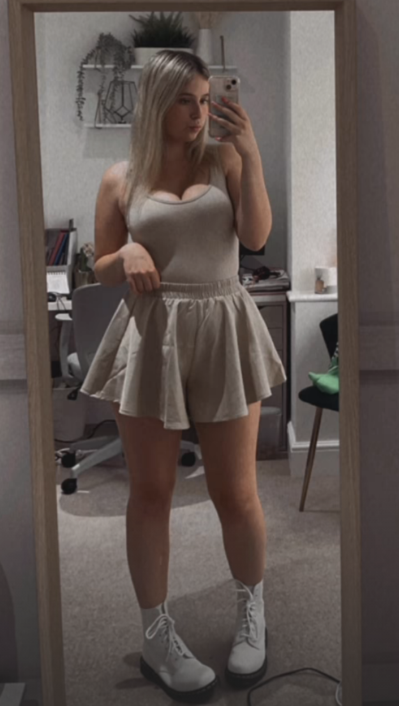Just right... now let me between those legs...
