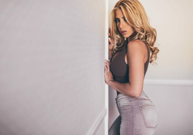 Valeria Orsini // by Martin Depict // Rustic // 2