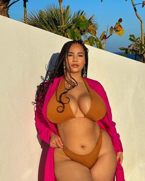 Katelyn Sade looking beautiful and busty in her Bikini