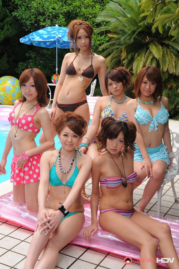Japanese Girlfriends in Sexy Swimsuits Flaunt their Beauty Poolside