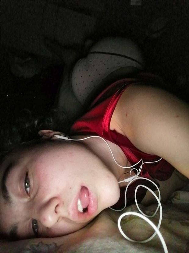 Litle bich Nikole verry horny