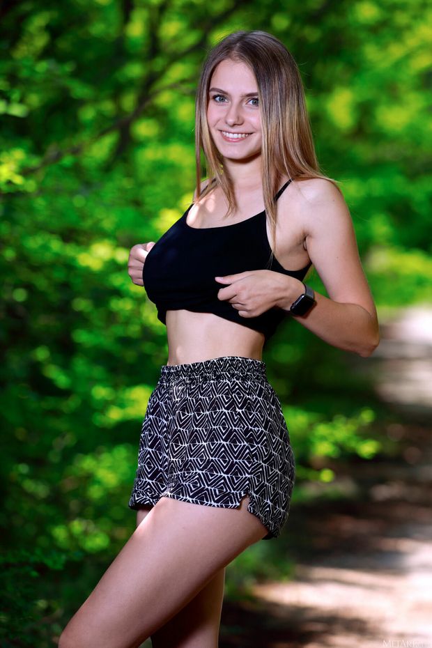 Hot non nude babe