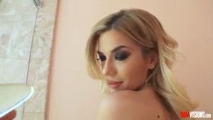 Blonde Bimbo sucks on her but plug