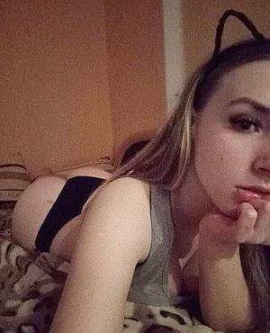 Sexy blonde with amazing ass and tits