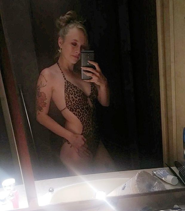 Blonde babe wants her leopard print ripped off