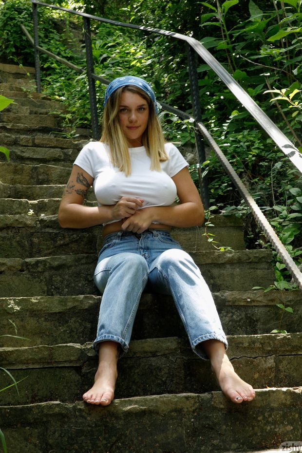 Gabbie Carter