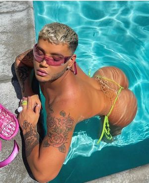 Line dat Hot Gay Bubblebutt up