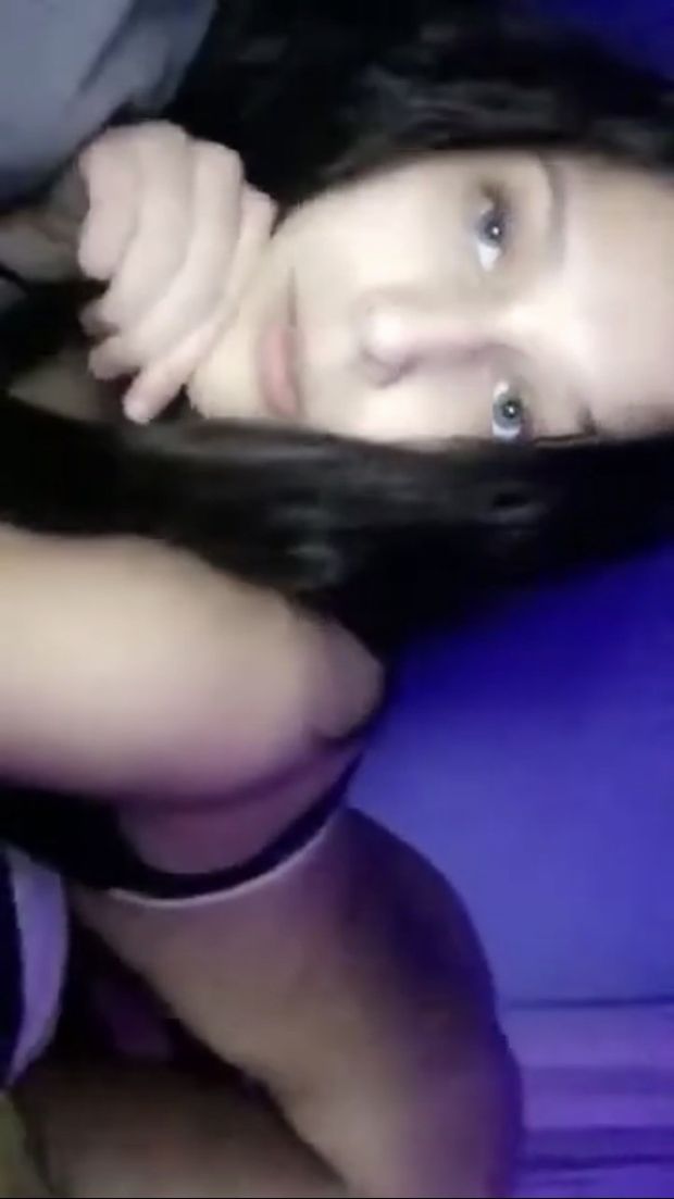Hot babe showing ass,
Who is she ?
