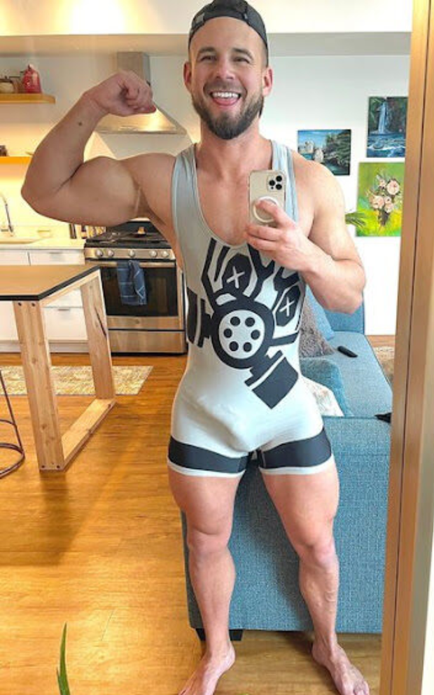 Strong arm bulge