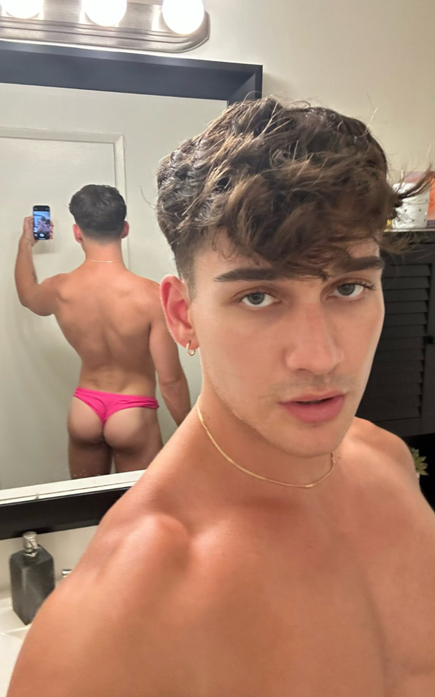 Backside mirror selfie