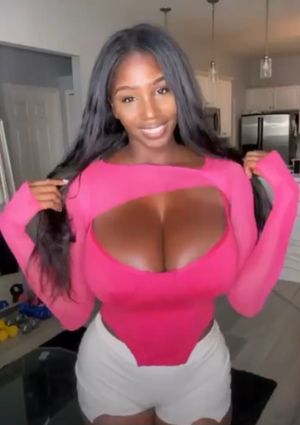 Ellie Mae pink top cleavage