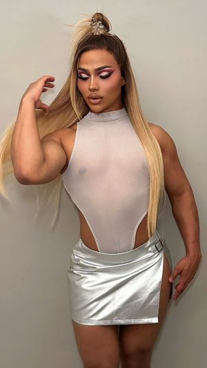 Damn He Is So Desireable