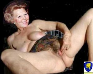 Beatrix fingering herself