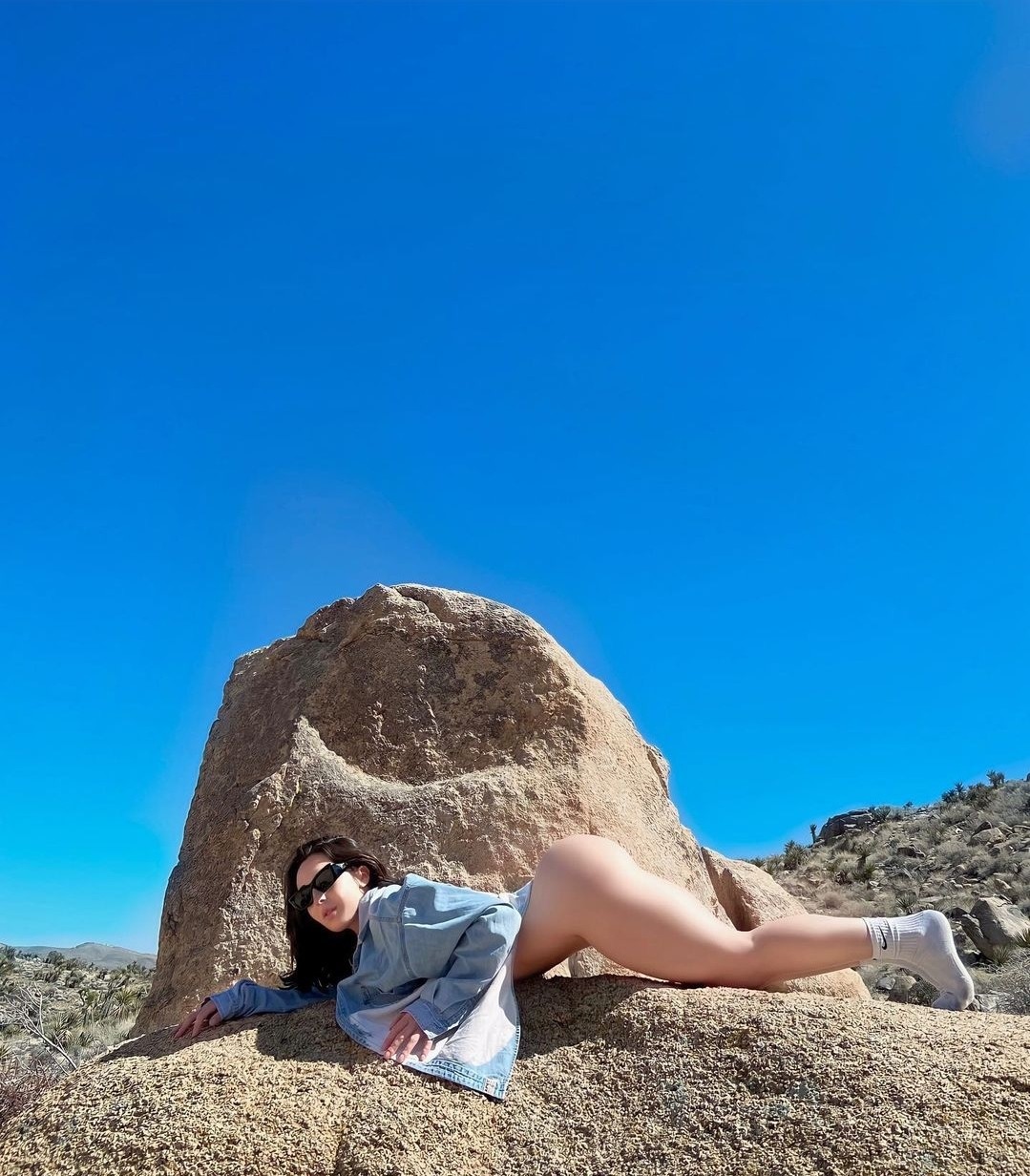 Nice ass brunette posing without pants