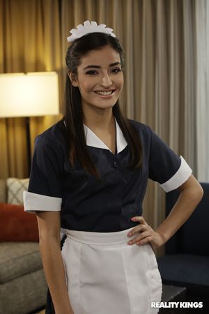 Costume: Maids (pics)