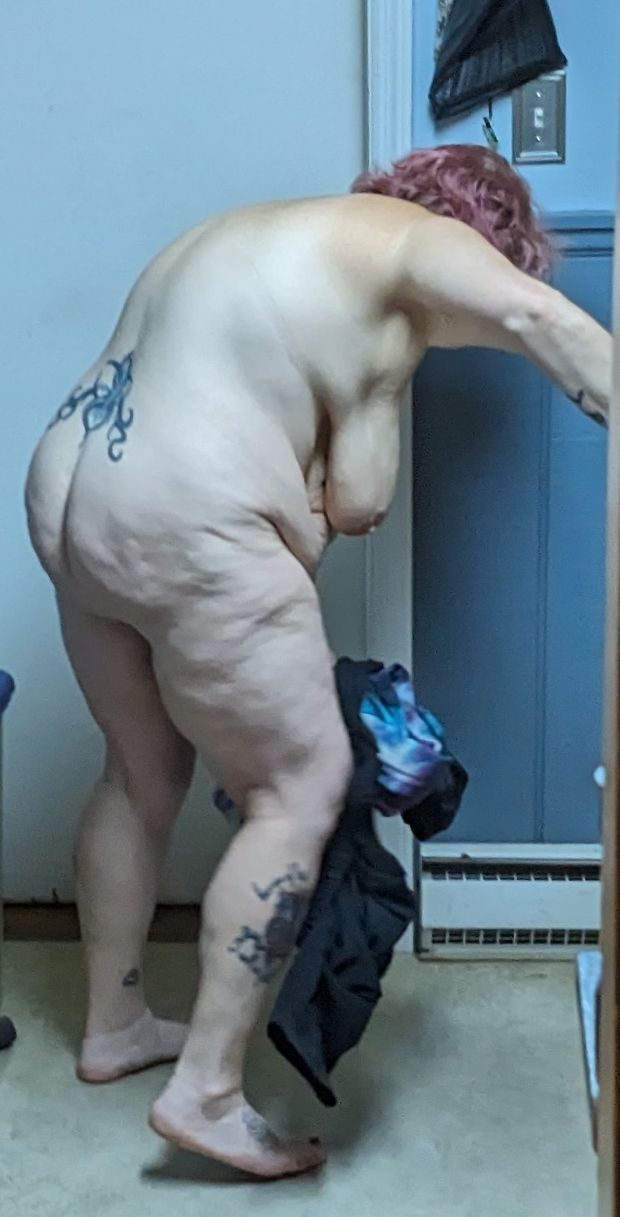 Stripped naked great sideboob