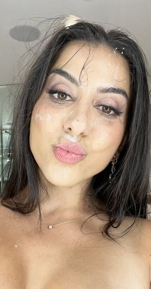 Cumfaced Latina